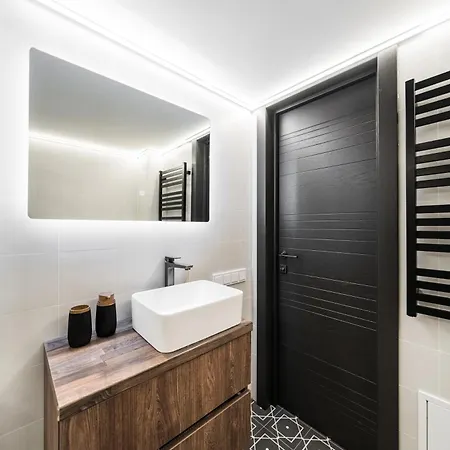 Apartment Radio With Free Parking