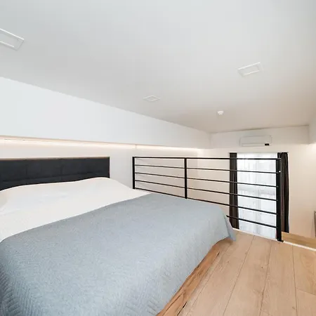Radio With Free Parking Apartment