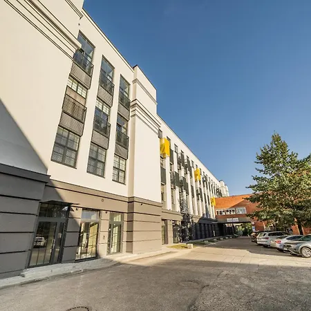 Apartment Radio With Free Parking