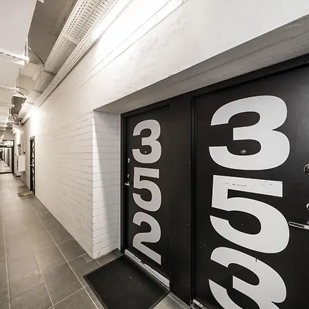Radio With Free Parking Apartment *