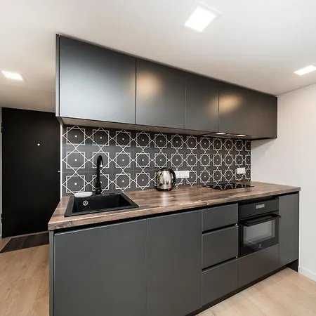 Radio With Free Parking Apartment *