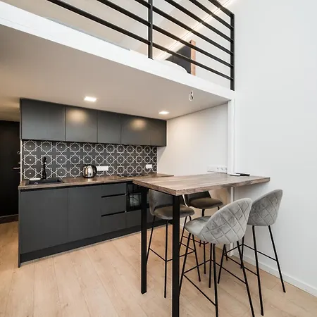 Apartment Radio With Free Parking