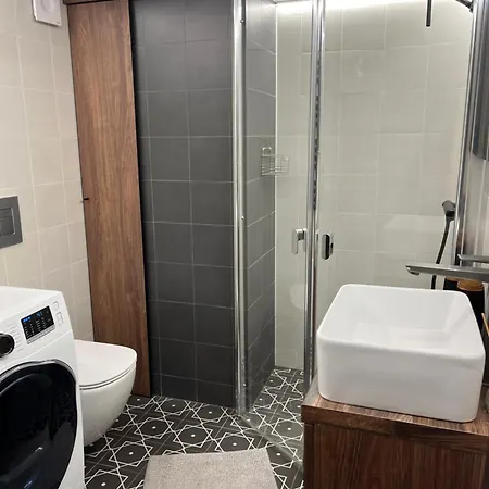 Radio With Free Parking Apartment *