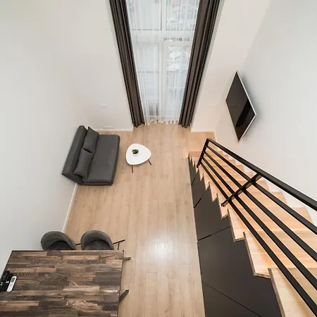 Radio With Free Parking Apartment *